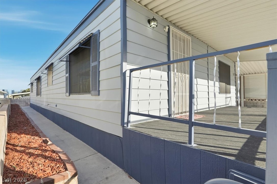 4570 Royal Ridge Avenue Property Photo 4