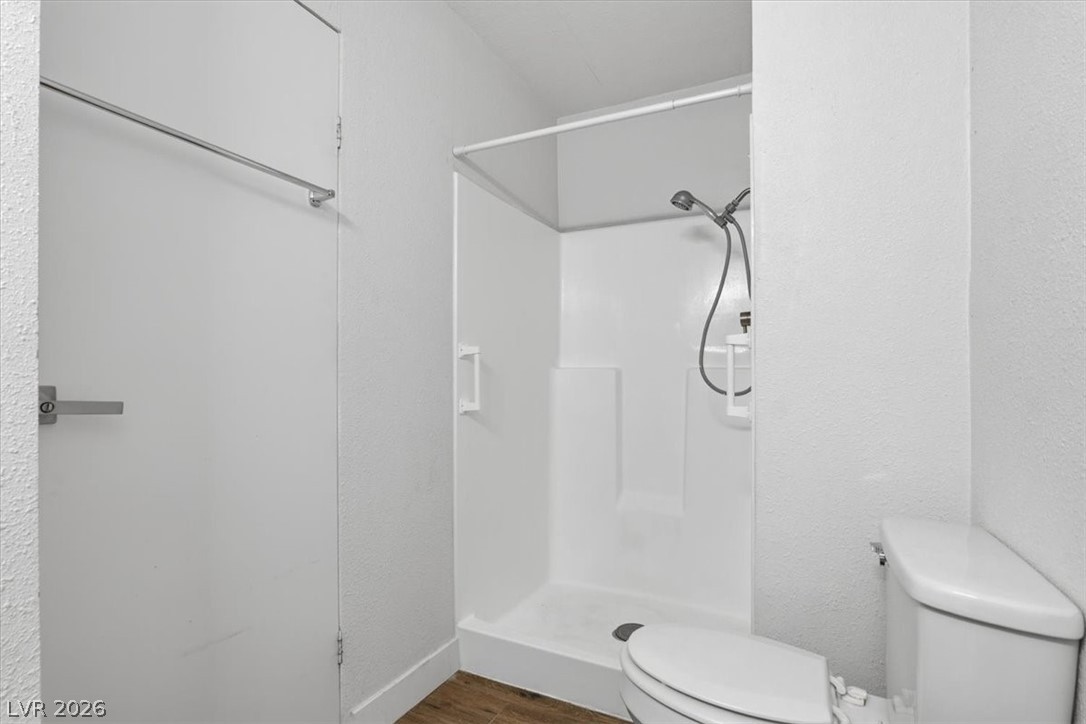 4570 Royal Ridge Avenue Property Photo 9