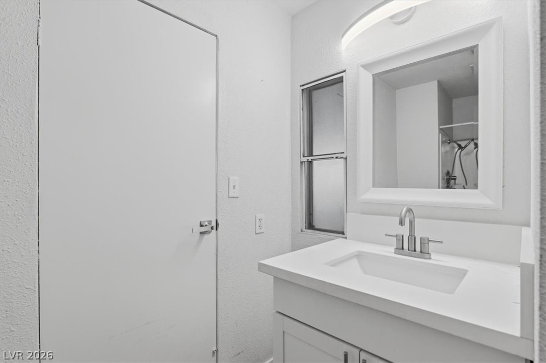 4570 Royal Ridge Avenue Property Photo 10