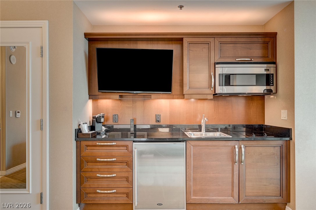 125 East Harmon Avenue 1111 Property Photo 5