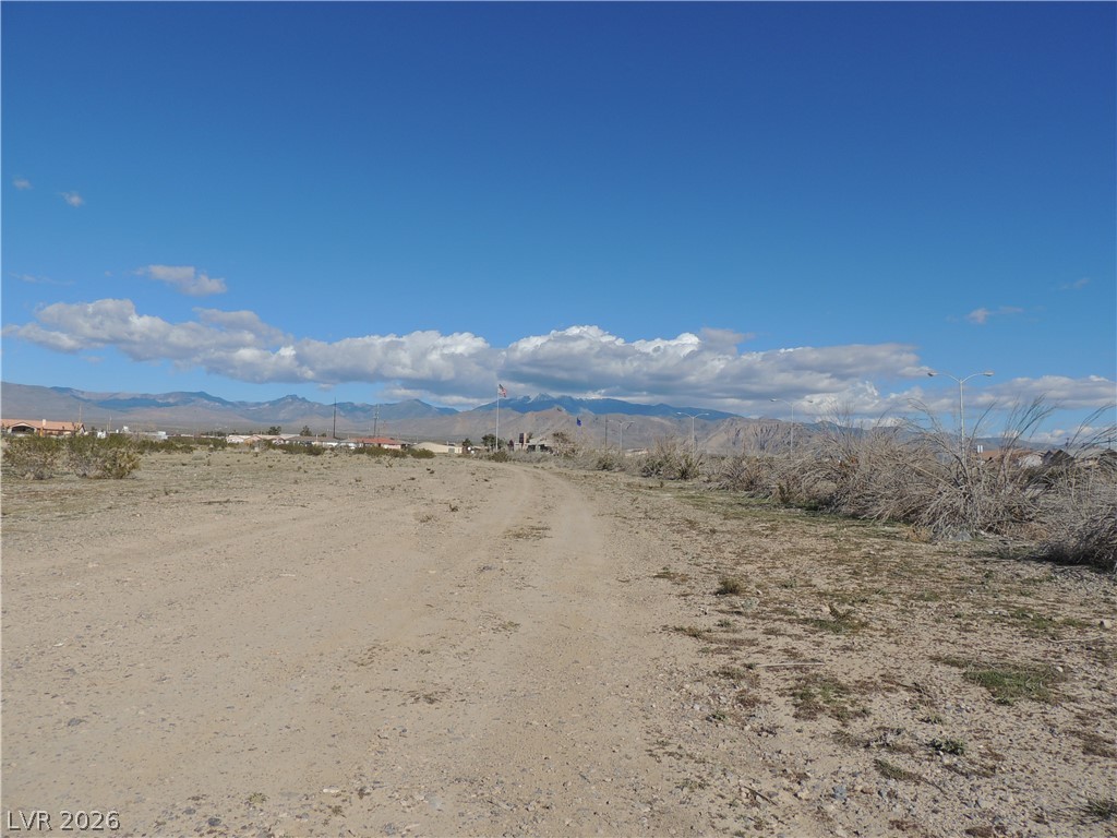 2481 East Flintstone Street Property Photo 8