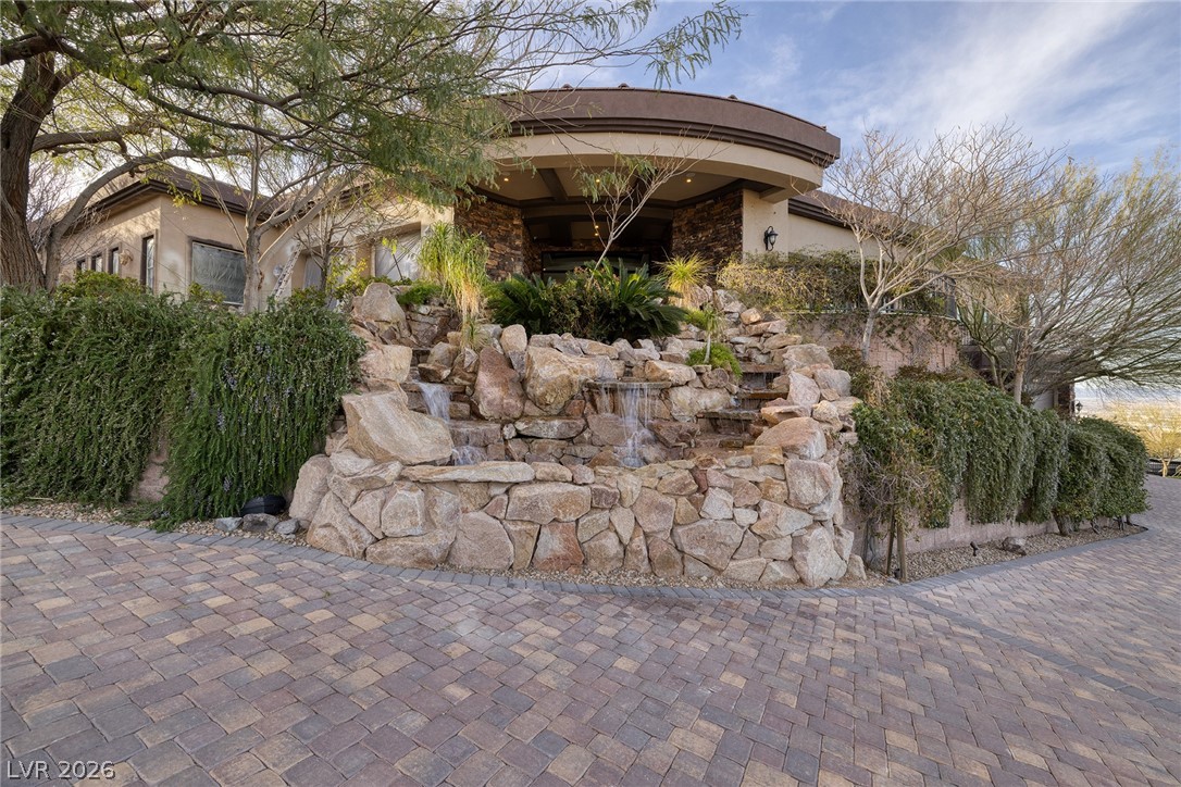 472 Saint Moritz Drive Property Photo 10