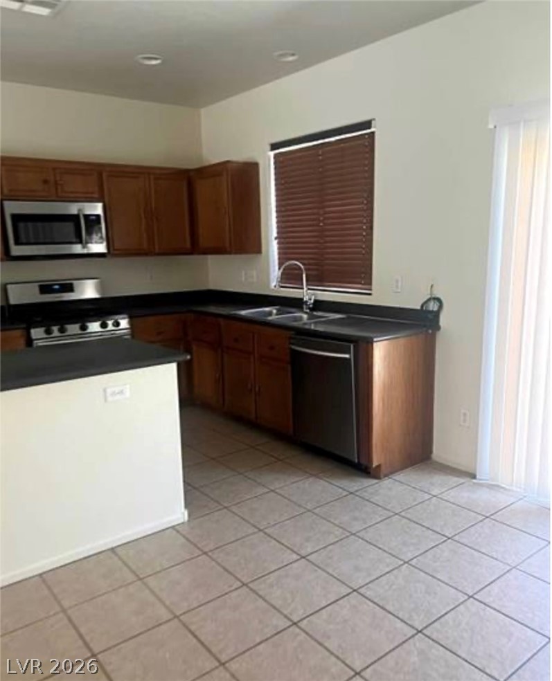 4039 Meadow Foxtail Drive Property Photo 8