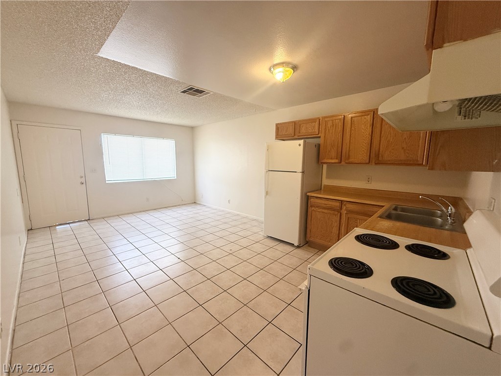 4220 Stewart Avenue 2 Property Photo 4