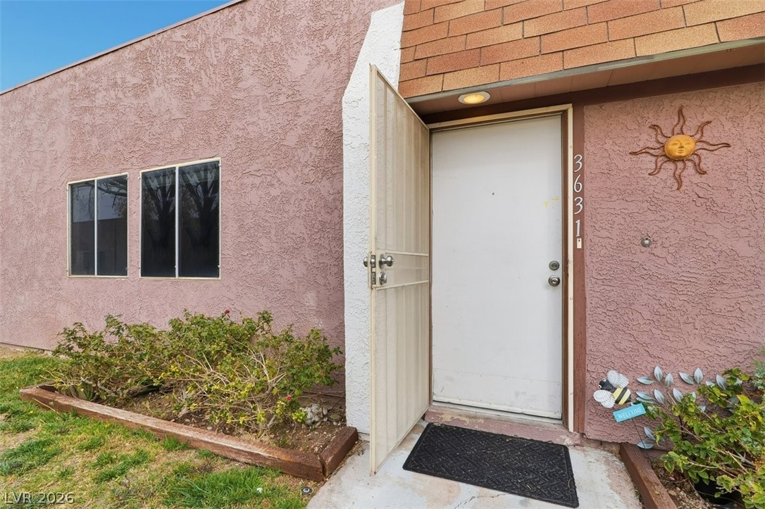 3631 Villa Knolls East Drive Property Photo 3