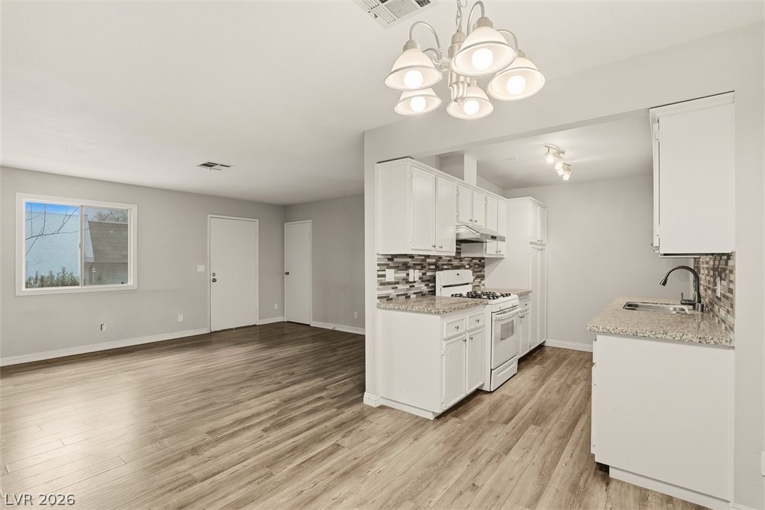 3631 Villa Knolls East Drive Property Photo 7
