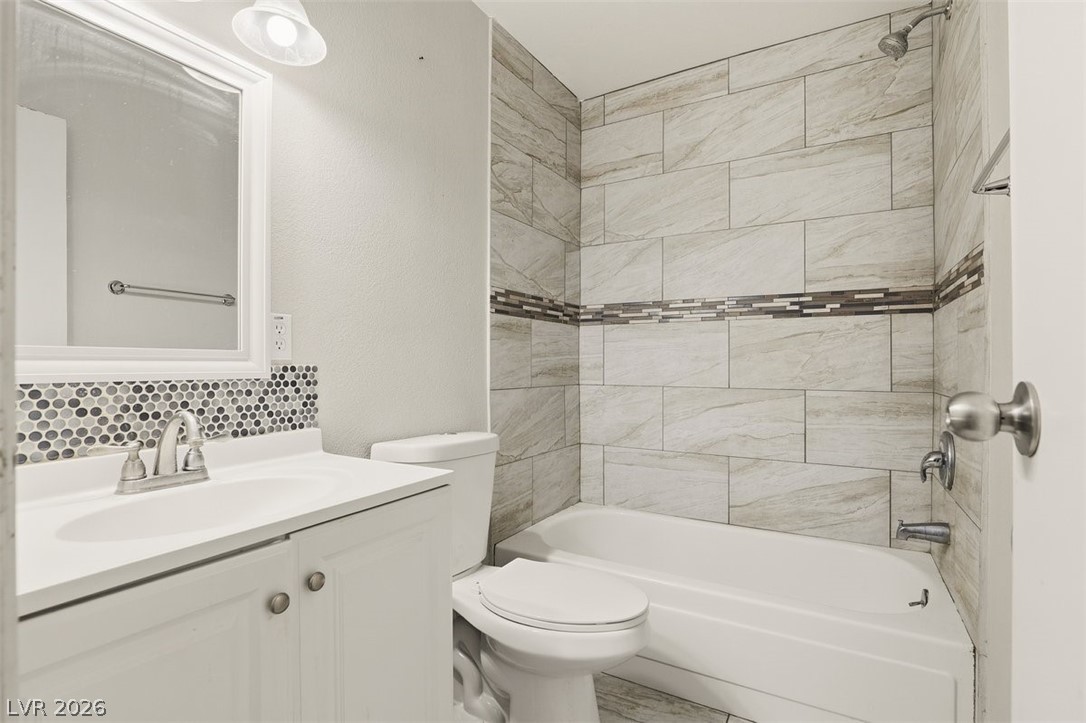 3631 Villa Knolls East Drive Property Photo 10