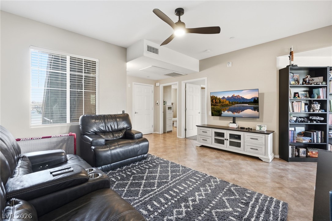 6868 Sky Pointe Drive 1073 Property Photo 5