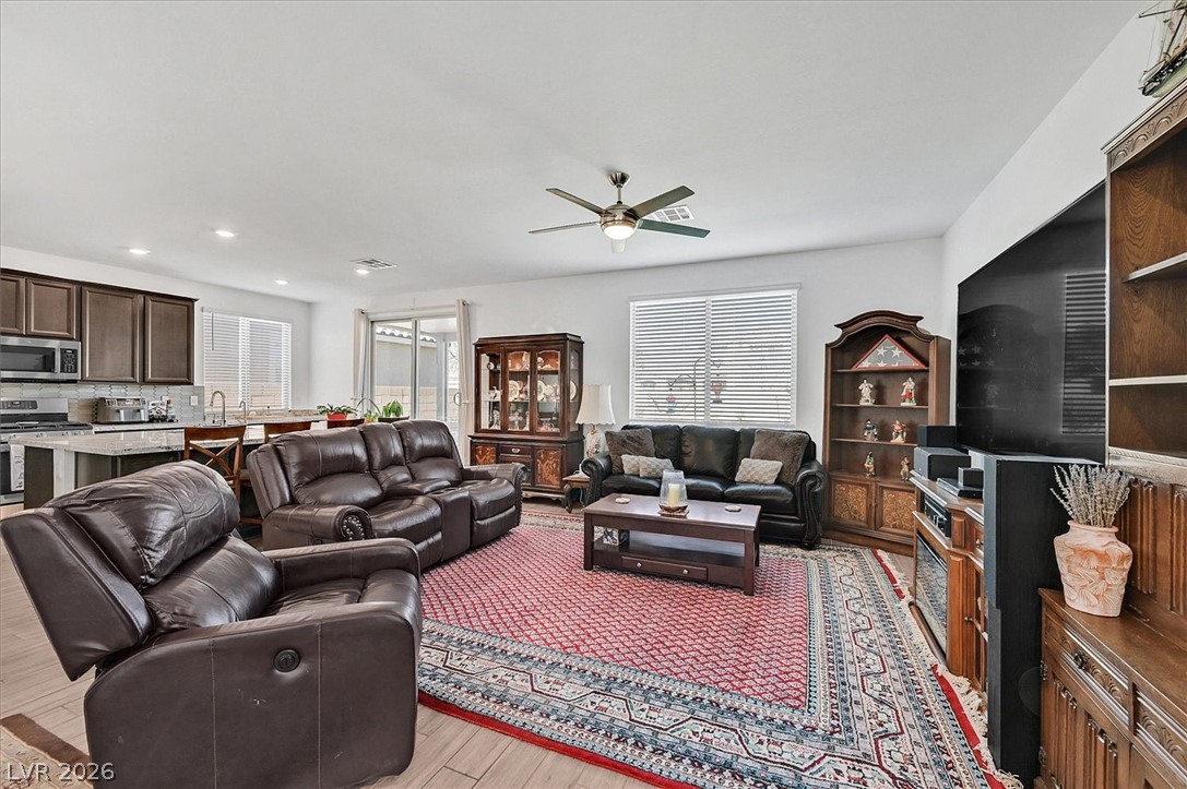 1102 Edel Hest Avenue Property Photo 6