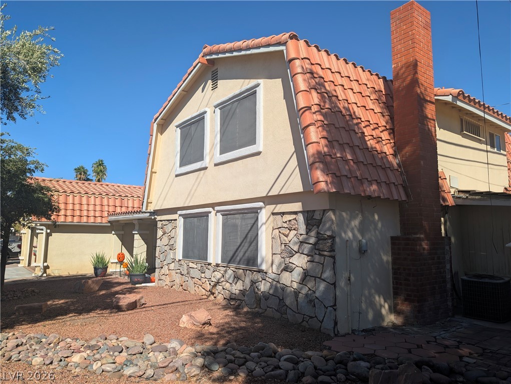 1905 Westlund Drive Property Photo 10