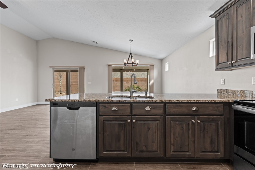 921 Shadow Hawk Ridge Property Photo 24