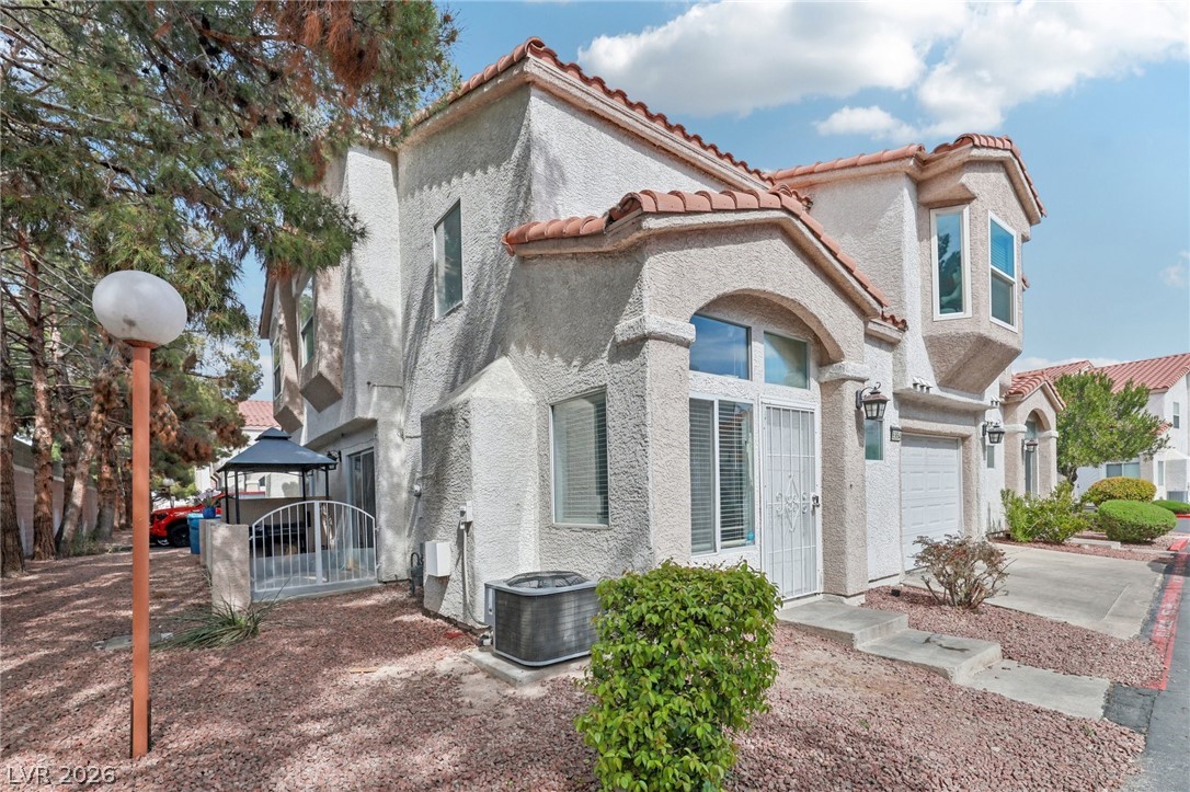 6964 Coral Rock Drive Property Photo 3