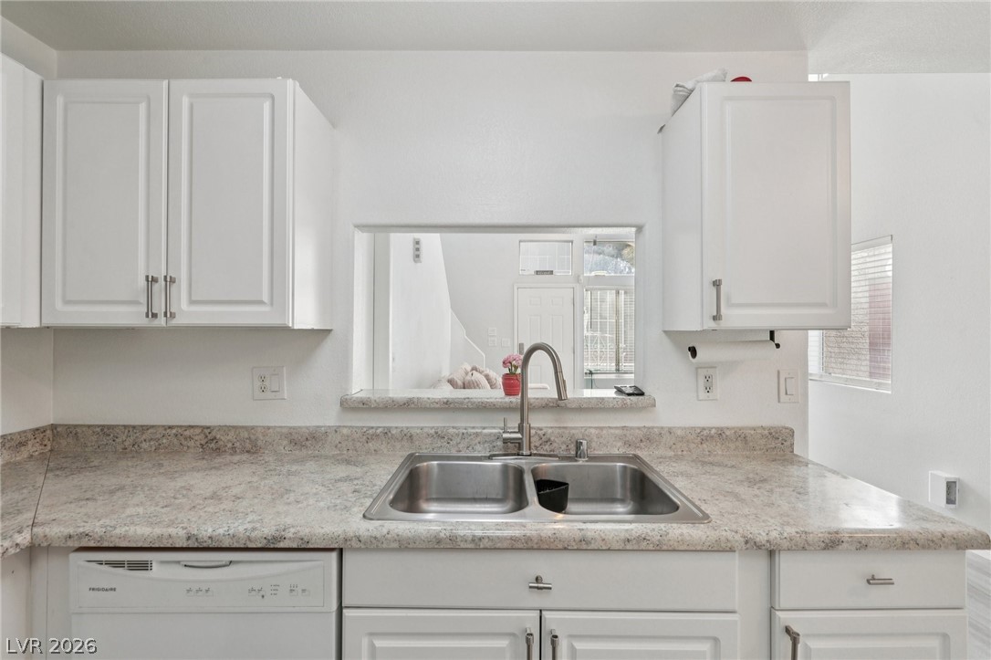 6964 Coral Rock Drive Property Photo 8