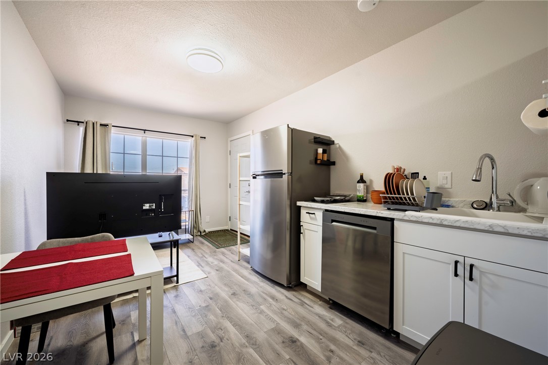 343 Tungsten Street B Property Photo 3