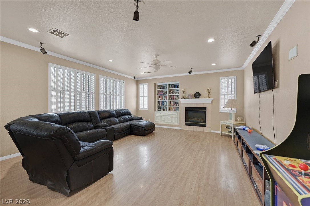 10105 Shore Pine Avenue Property Photo 8