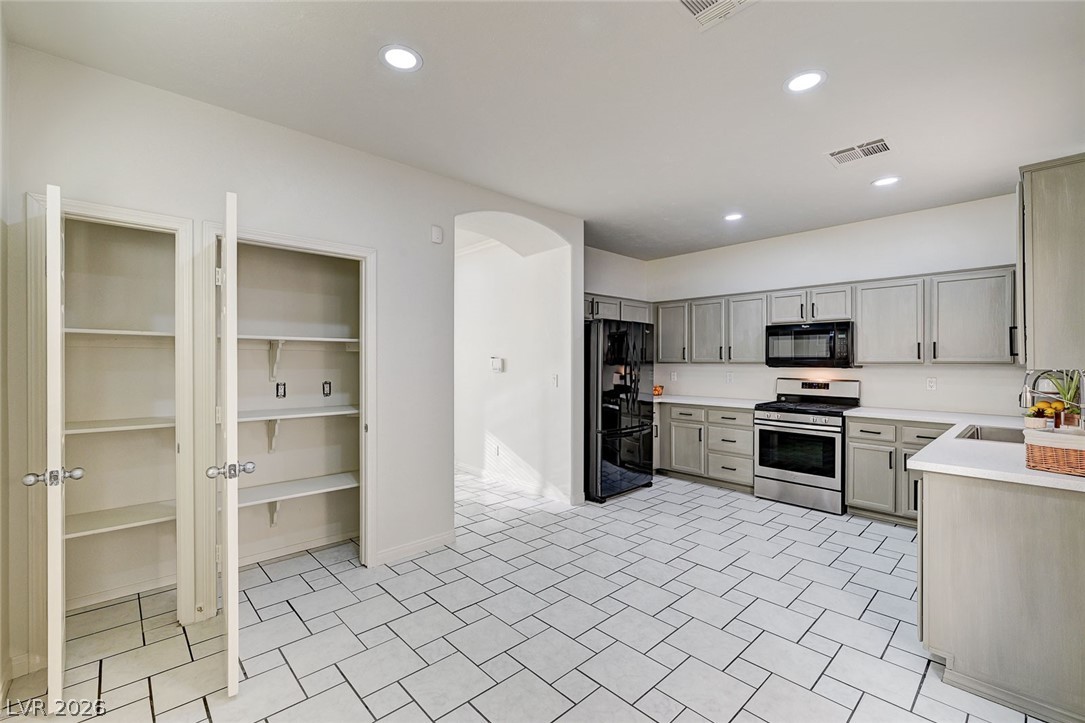 8062 Imperial Treasure Street Property Photo 12