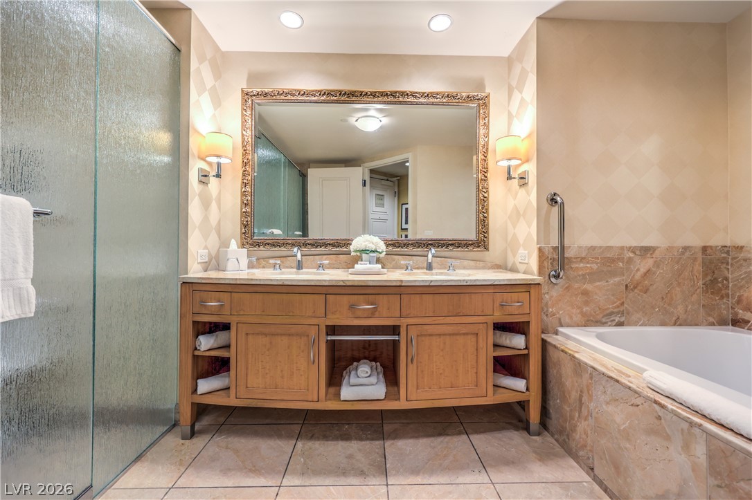 2000 Fashion Show Drive 2319 Property Photo 9