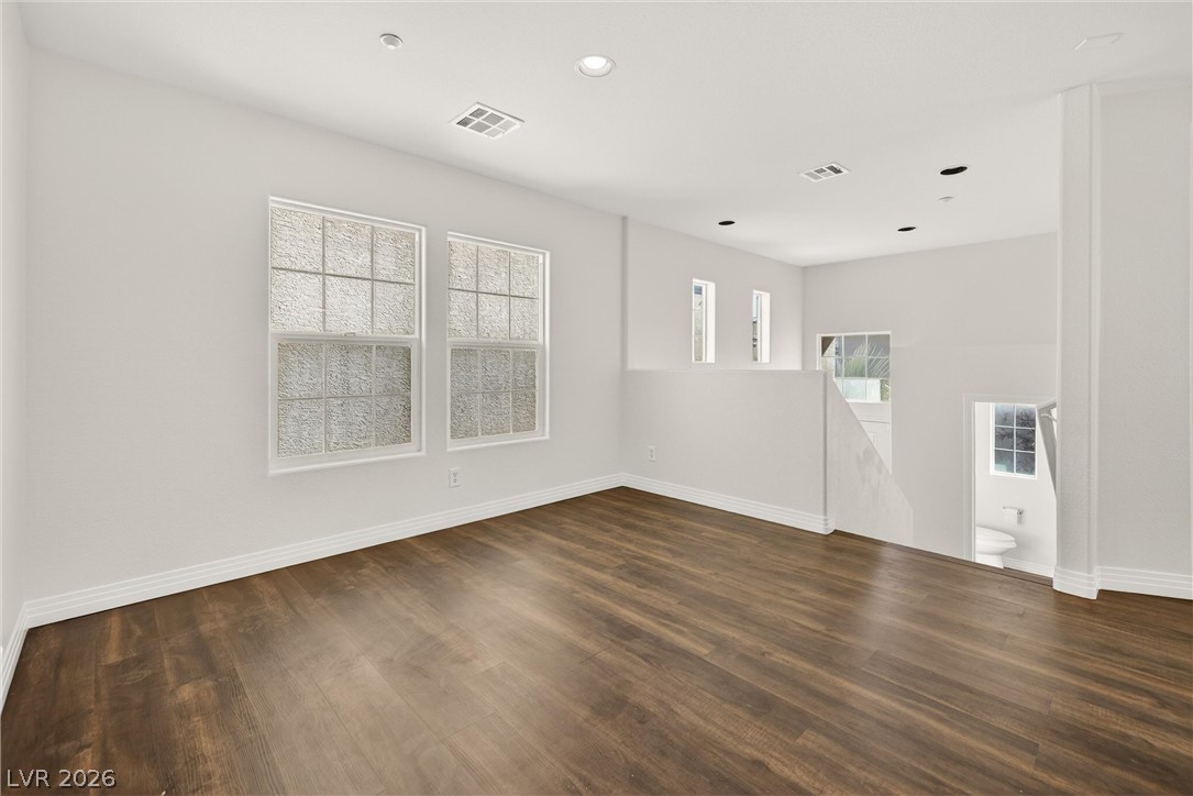 9165 Desirable Court Property Photo 8