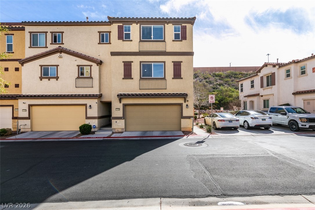 1525 Spiced Wine Avenue 17105 Property Photo 1