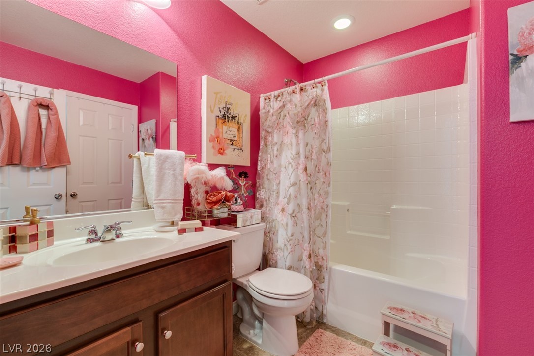 1525 Spiced Wine Avenue 17105 Property Photo 9