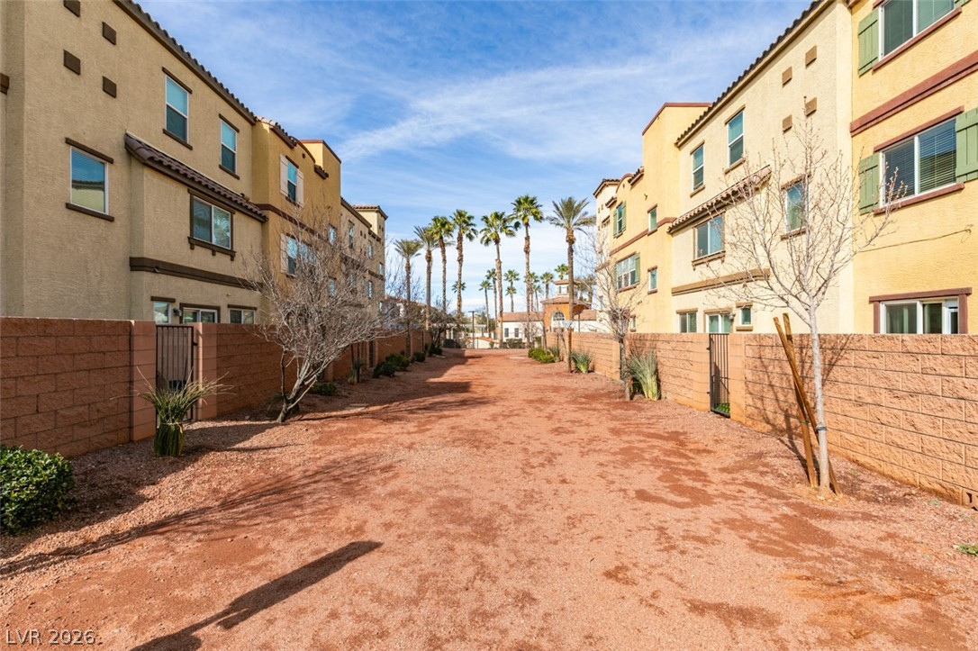 1525 Spiced Wine Avenue 17105 Property Photo 47
