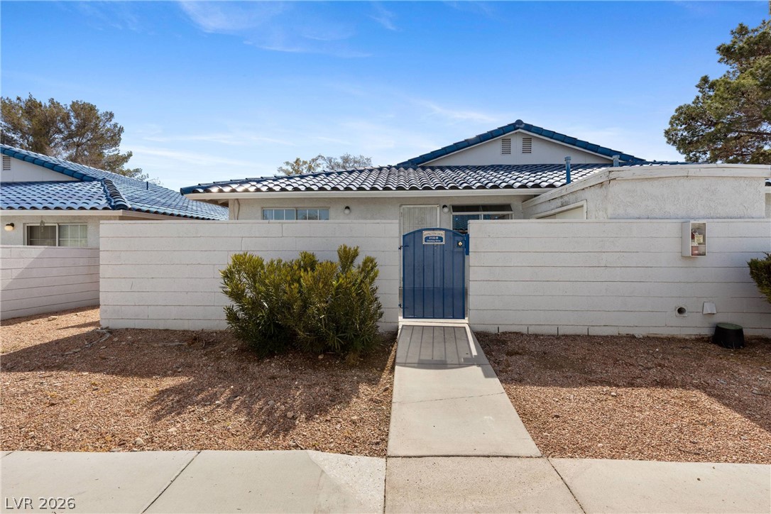 2132 Chertsey Drive B Property Photo 1