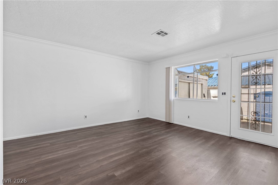2132 Chertsey Drive B Property Photo 11