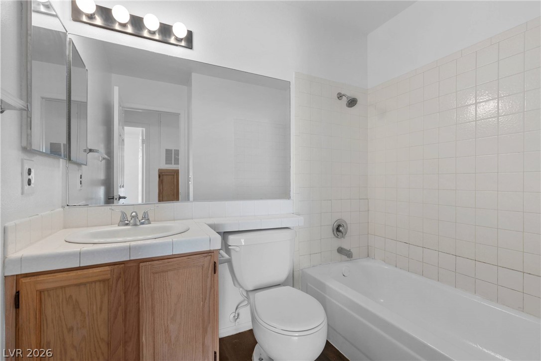 2132 Chertsey Drive B Property Photo 19