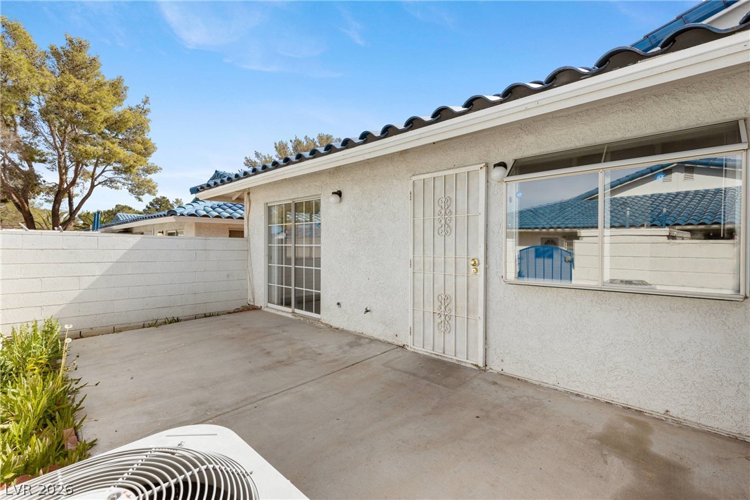 2132 Chertsey Drive B Property Photo 27