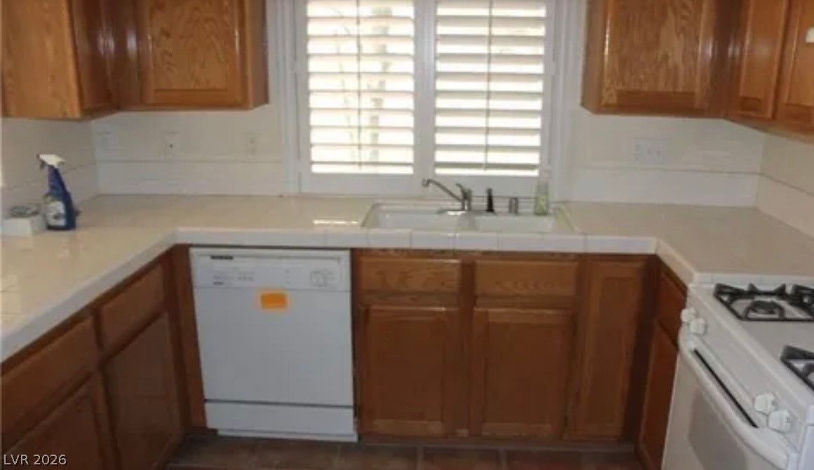 10021 Via Toro Avenue Property Photo 8
