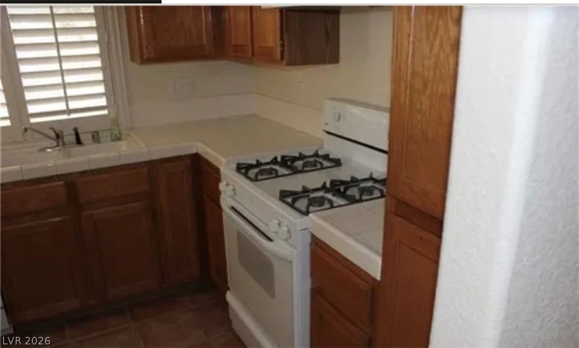 10021 Via Toro Avenue Property Photo 10