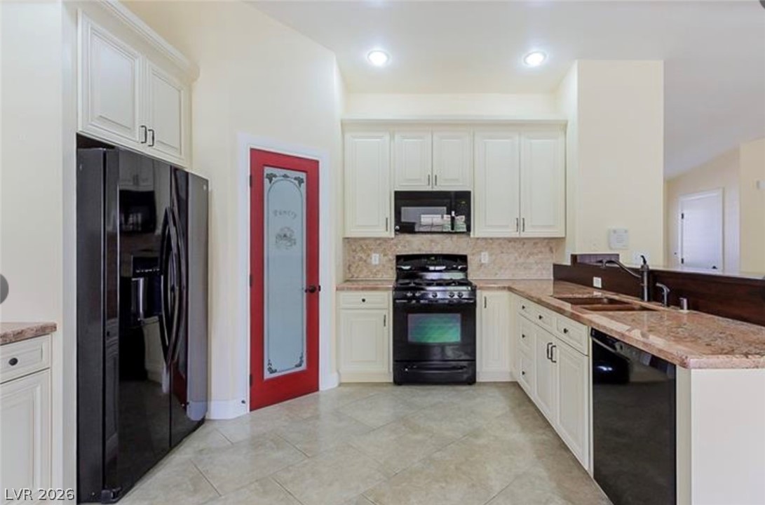 1073 Featherwood Avenue Property Photo 2
