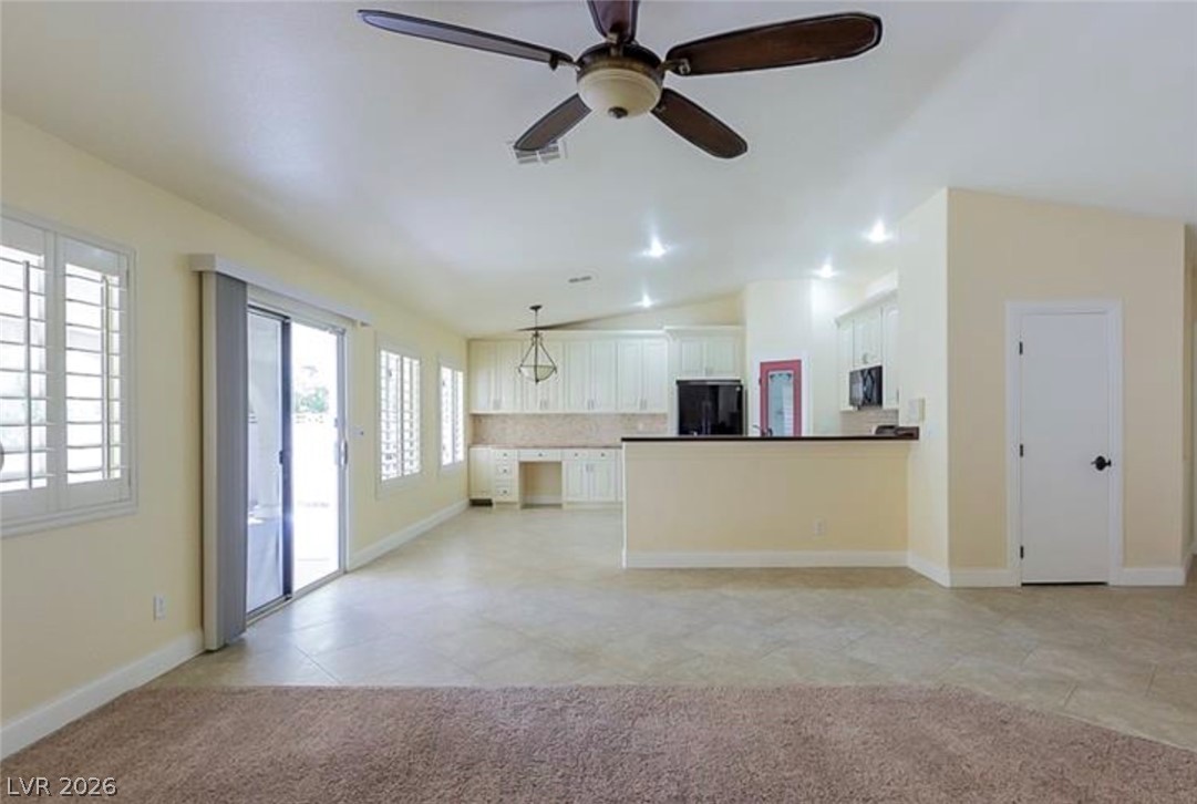 1073 Featherwood Avenue Property Photo 4