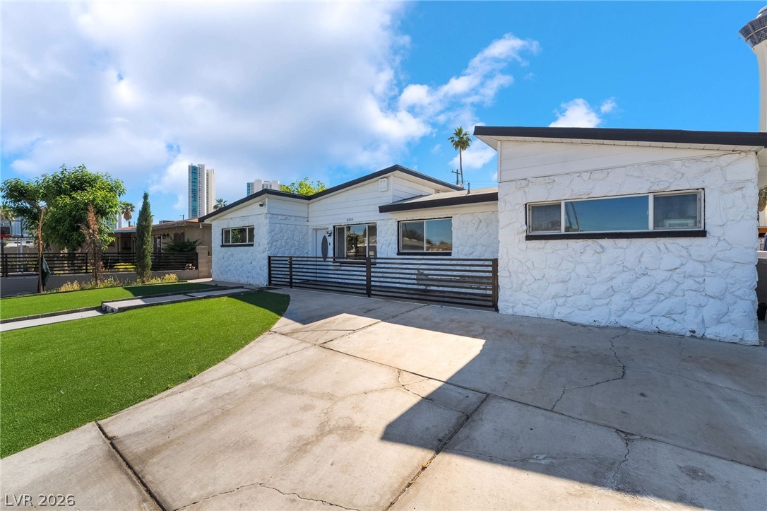 2200 Santa Ynez Drive Property Photo 3
