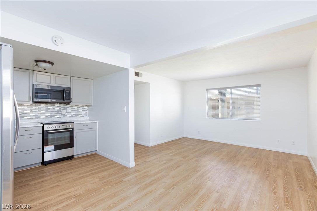 3821 1/2 Daisy Street 26 Property Photo 2