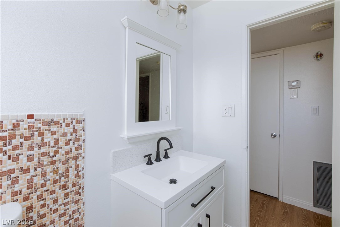 3821 1/2 Daisy Street 26 Property Photo 11