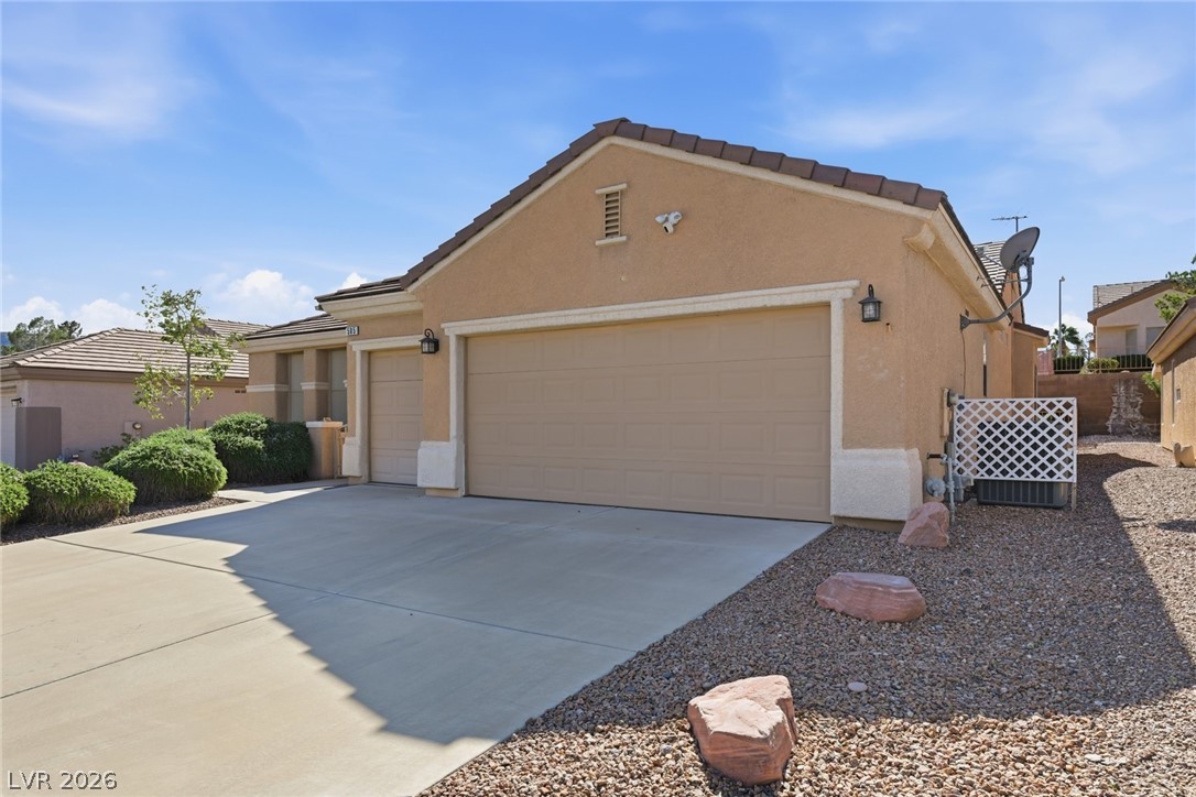 505 Edgefield Ridge Place Property Photo 3