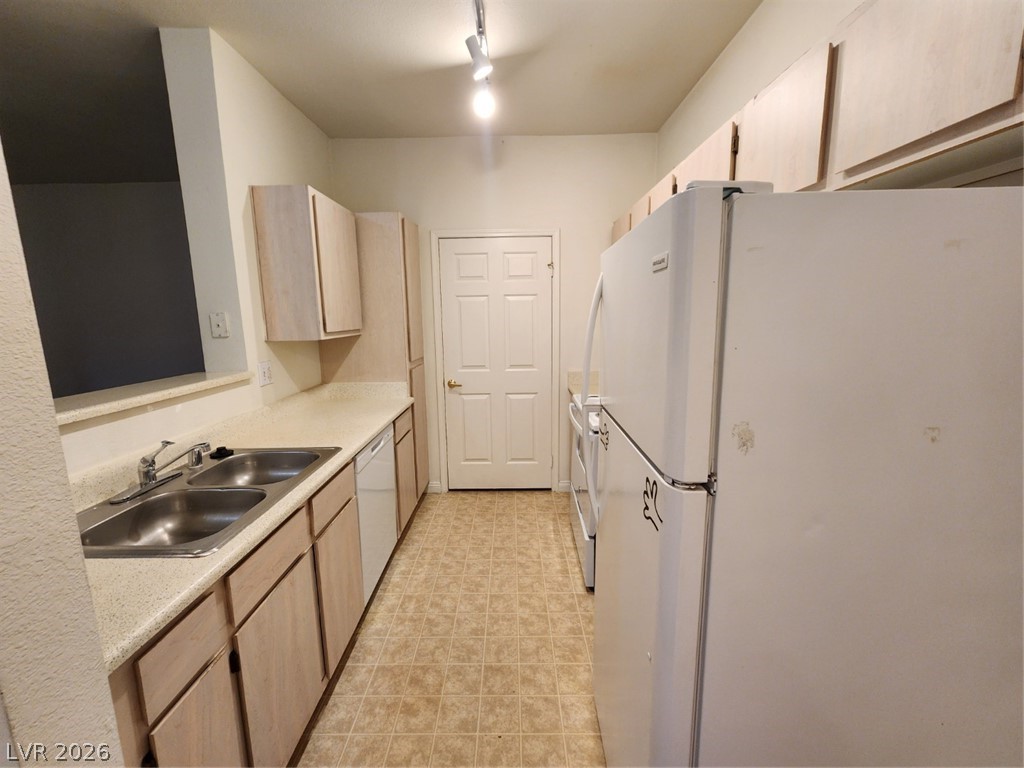 231 West Horizon Ridge Parkway 417 Property Photo 14