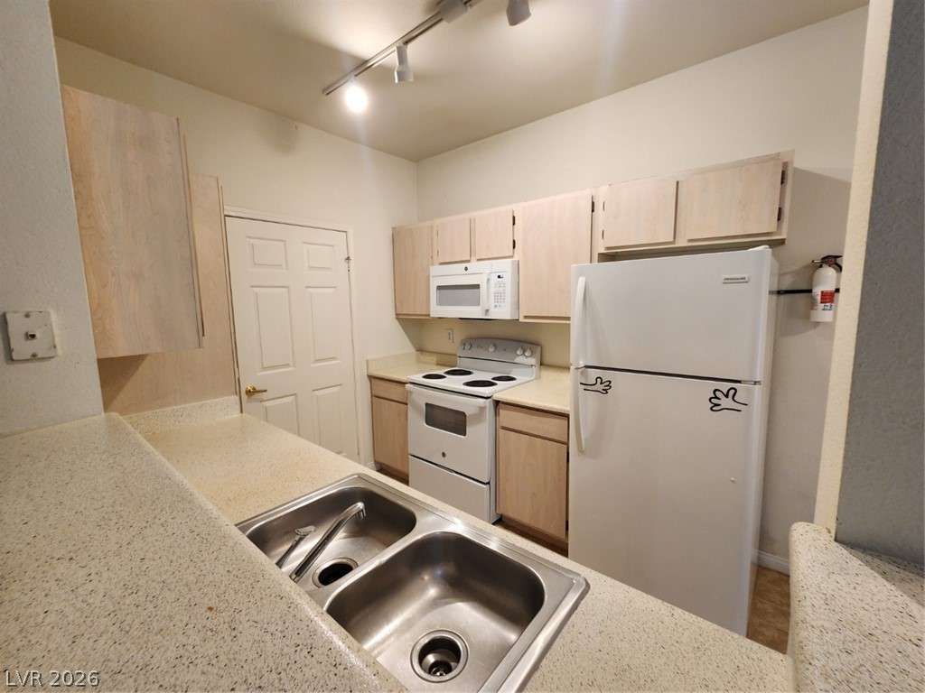 231 West Horizon Ridge Parkway 417 Property Photo 15