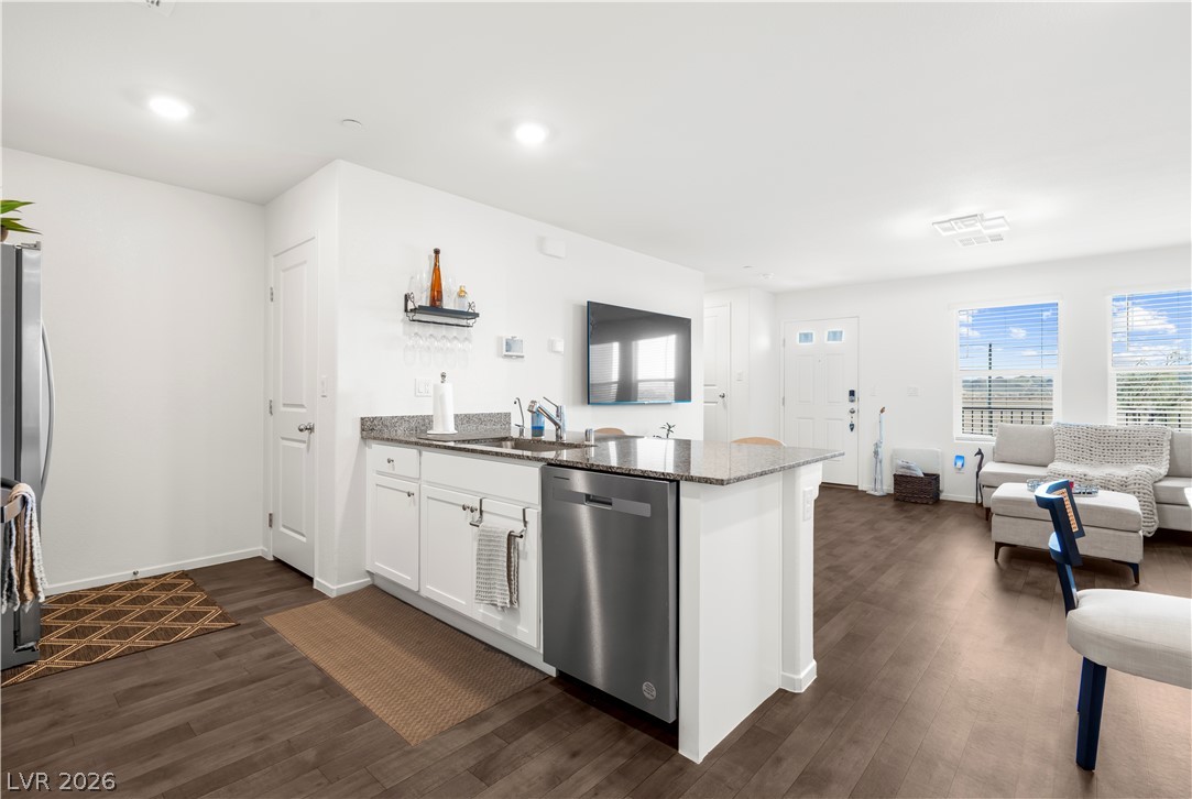 1128 Scarlet Sparrow Street Property Photo 6