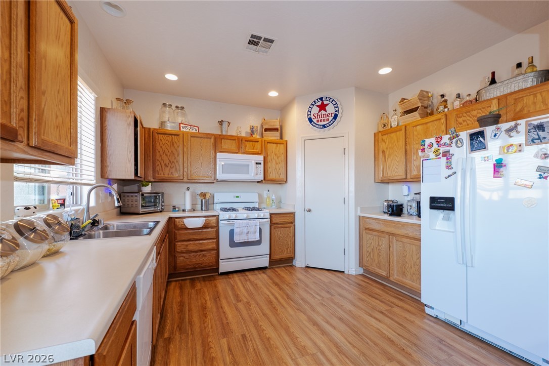 4464 Penguin Avenue Property Photo 6