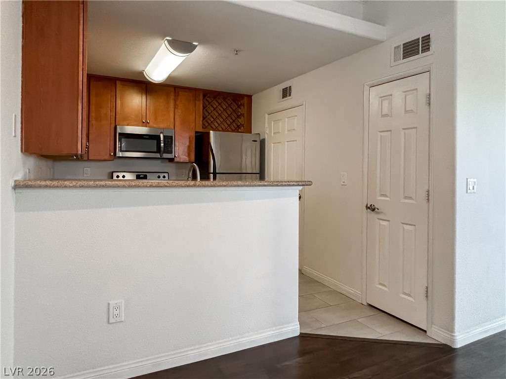 4400 South Jones Boulevard 3086 Property Photo 6