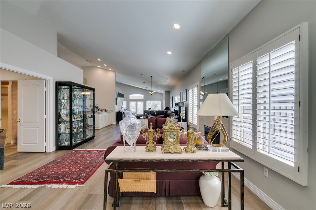 2016 Bay Hill Drive Property Photo 3