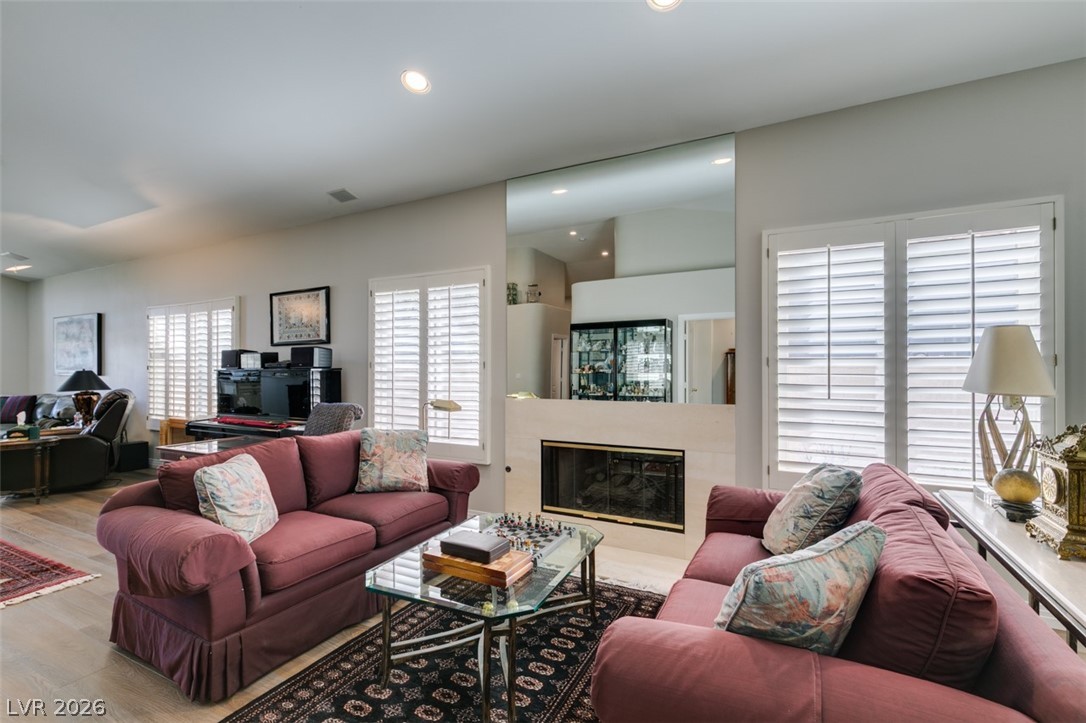 2016 Bay Hill Drive Property Photo 4