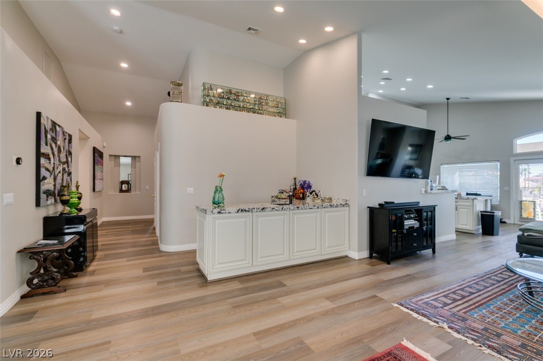 2016 Bay Hill Drive Property Photo 5