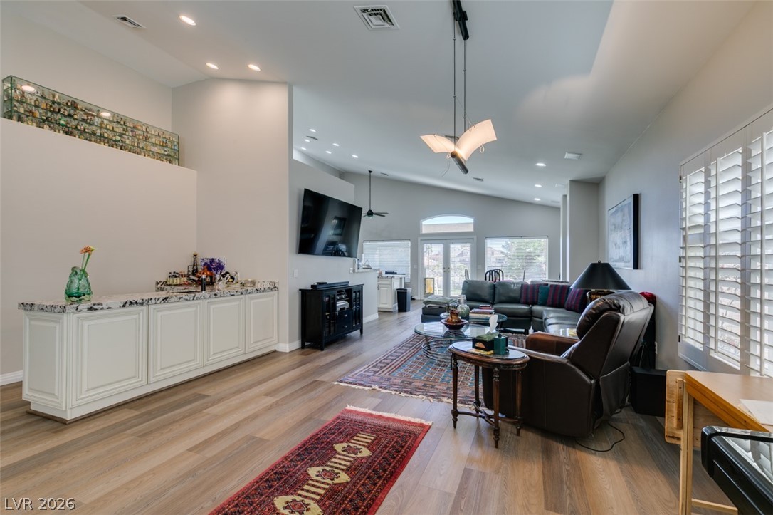 2016 Bay Hill Drive Property Photo 6