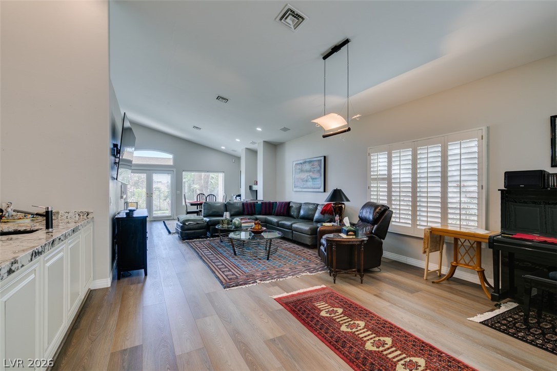 2016 Bay Hill Drive Property Photo 7