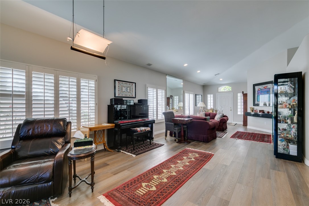 2016 Bay Hill Drive Property Photo 8