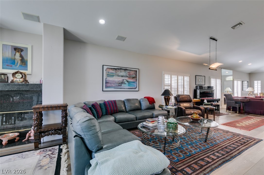 2016 Bay Hill Drive Property Photo 13