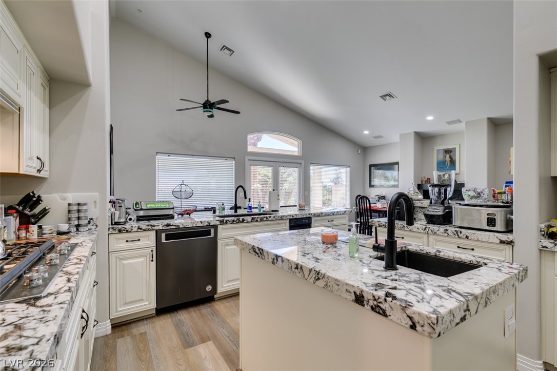 2016 Bay Hill Drive Property Photo 27